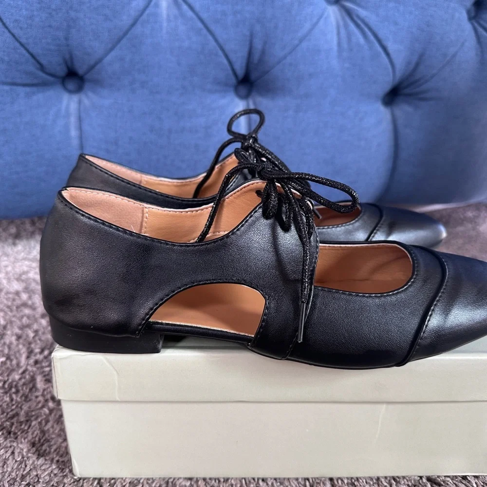 Black Ballet flat with cutouts. - Picture 1 of 5